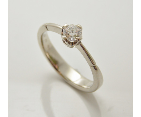 Prsteň s diamantom 0,25 ct z bieleho zlata Fancy