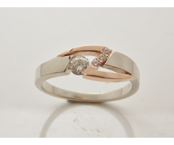 Prsteň s diamantom 0,18 ct z bieleho a červeného zlata Nobless