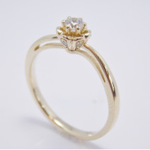 Prsteň s diamantom 0,14 ct zo žltého zlata Florencia